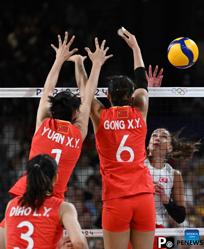 Chinese athletes compete during women
