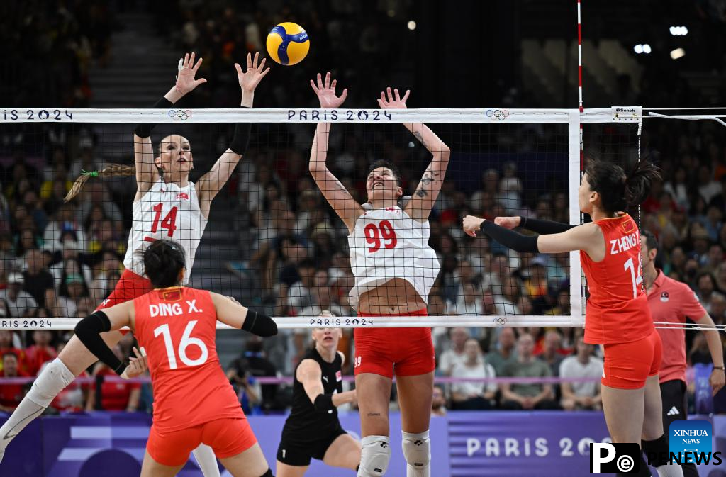 Chinese athletes compete during women