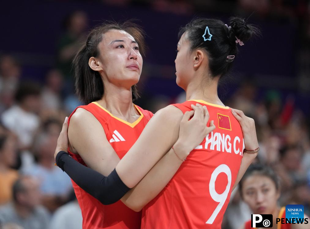 Chinese athletes compete during women