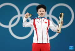 Chinese weightlifters Hou, Li retain gold at Paris 2024