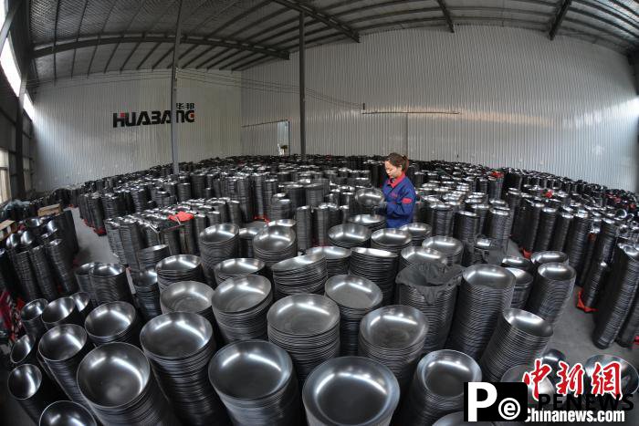 Cast iron pots produced in county of China’s Henan reach global market