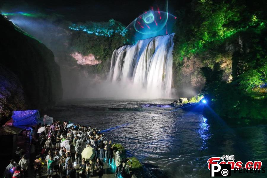 3D lightshow dazzles visitors at Huangguoshu Waterfall