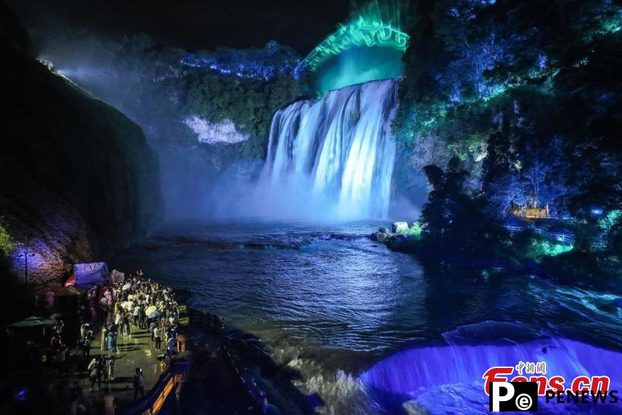 3D lightshow dazzles visitors at Huangguoshu Waterfall
