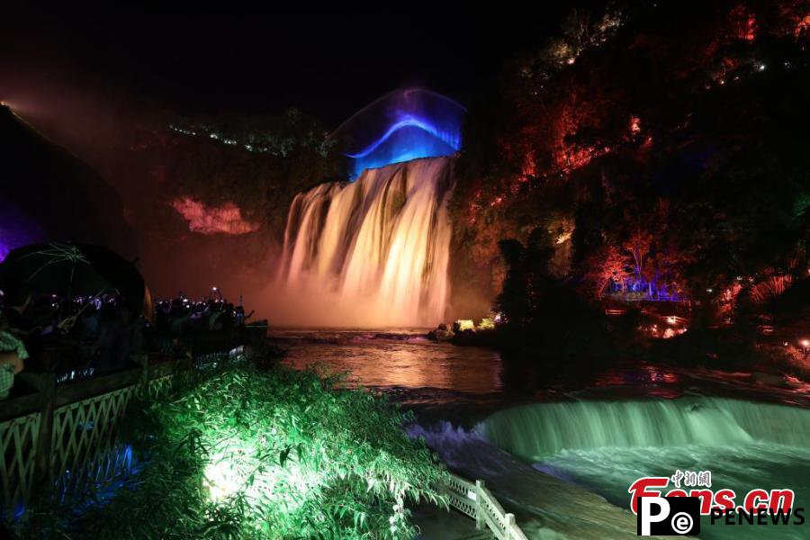 3D lightshow dazzles visitors at Huangguoshu Waterfall