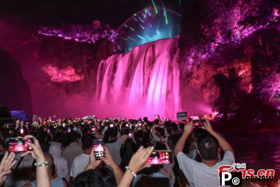 3D lightshow dazzles visitors at Huangguoshu Waterfall
