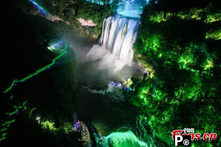 3D lightshow dazzles visitors at Huangguoshu Waterfall