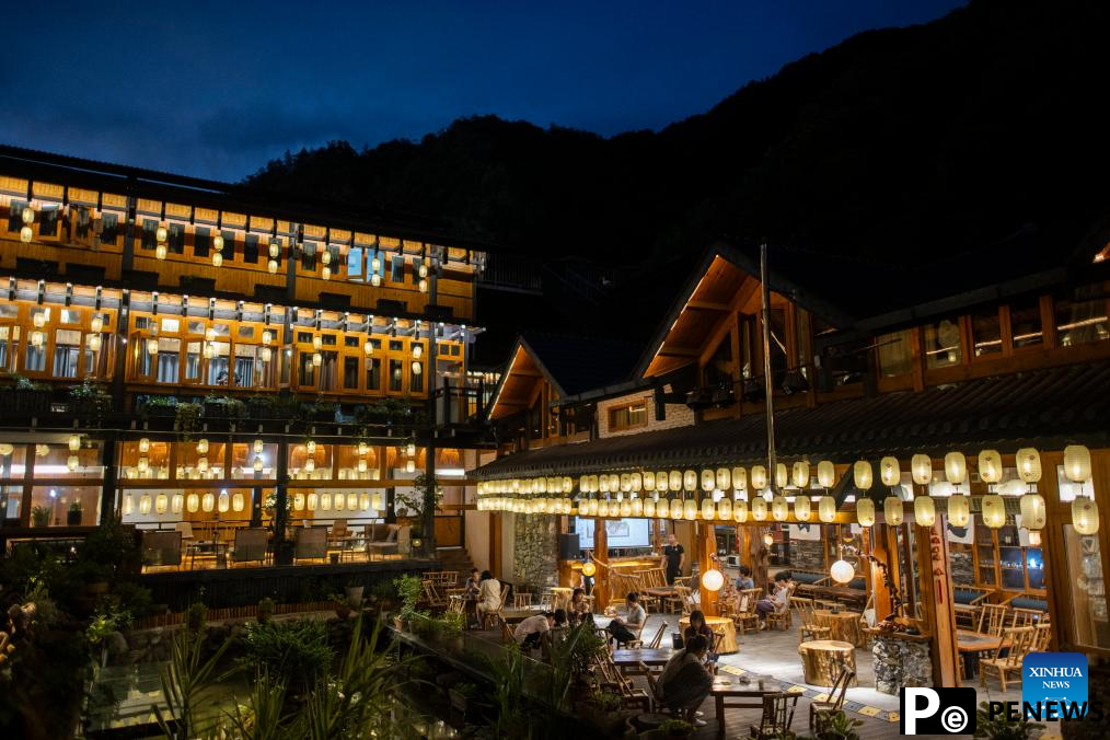 Tourism booms in Shennongjia Forest District, C China
