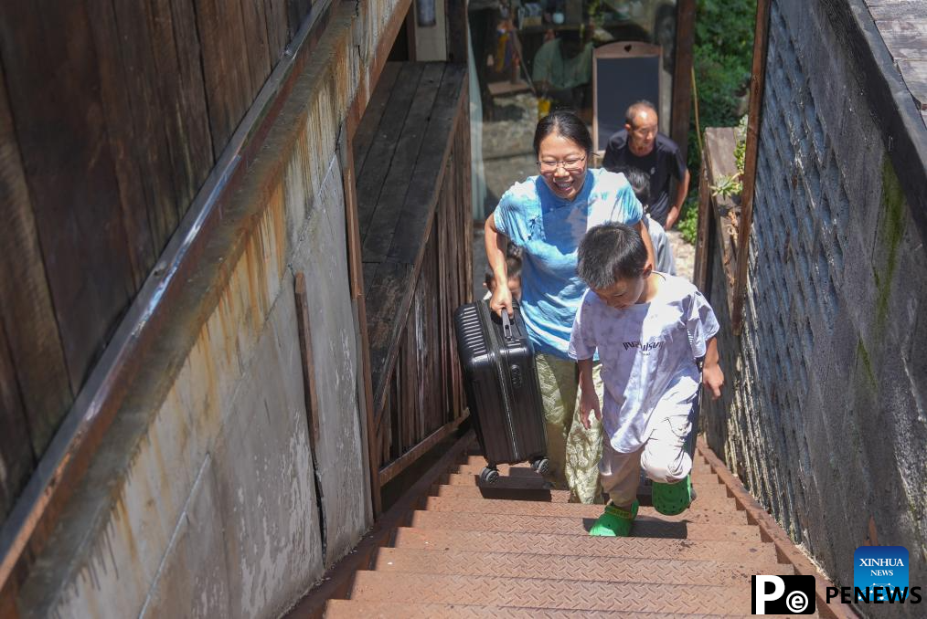 Tourism booms in Shennongjia Forest District, C China