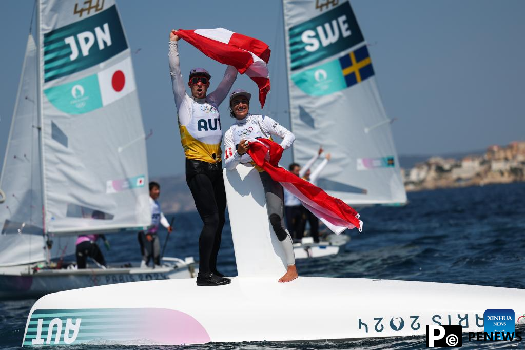 Paris 2024: mixed dinghy medal race of sailing
