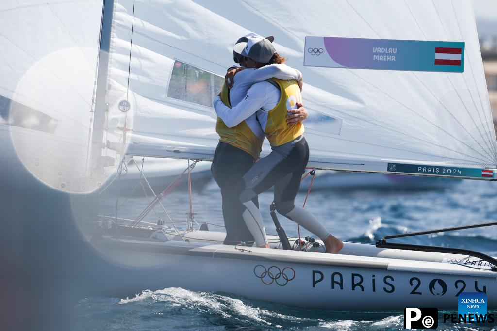 Paris 2024: mixed dinghy medal race of sailing