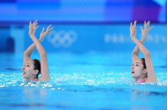 Chinese twin sisters lead duet technical in artistic swimming