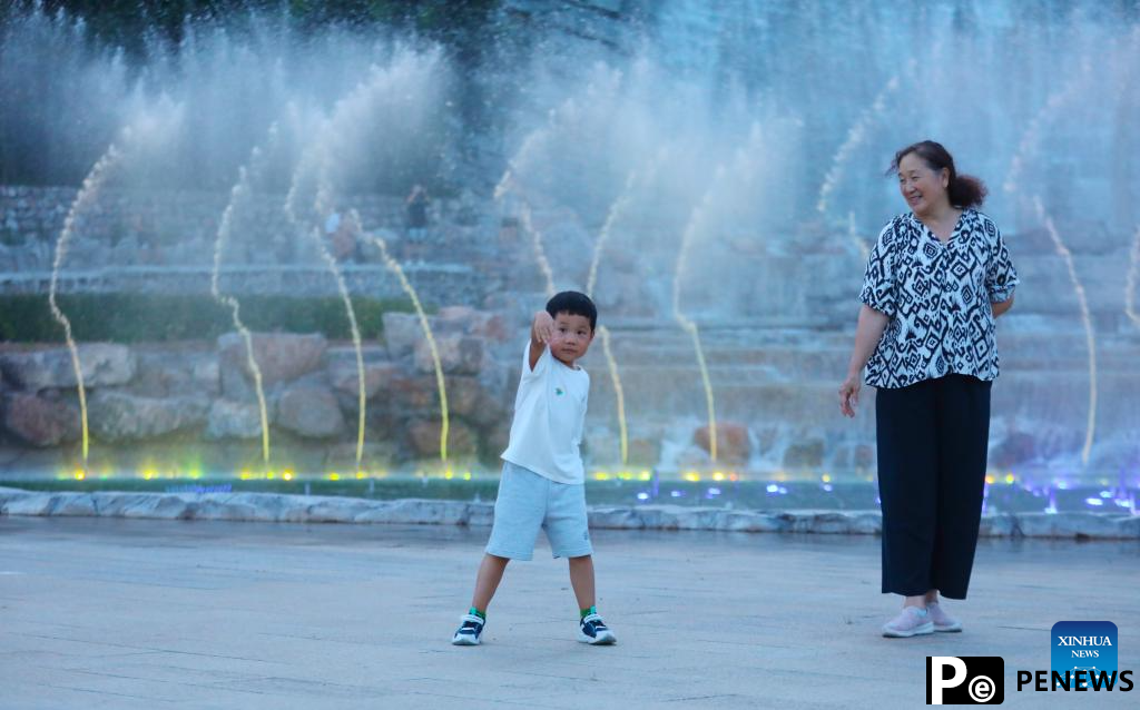 Quarry-transformed mountain park in Beipiao provides summer resort for visitors in Liaoning