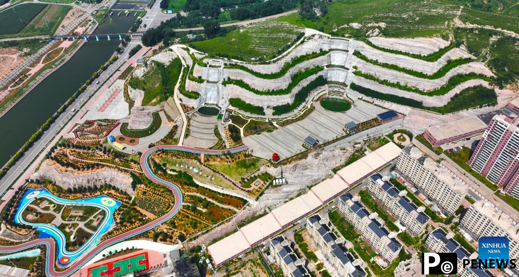 Quarry-transformed mountain park in Beipiao provides summer resort for visitors in Liaoning