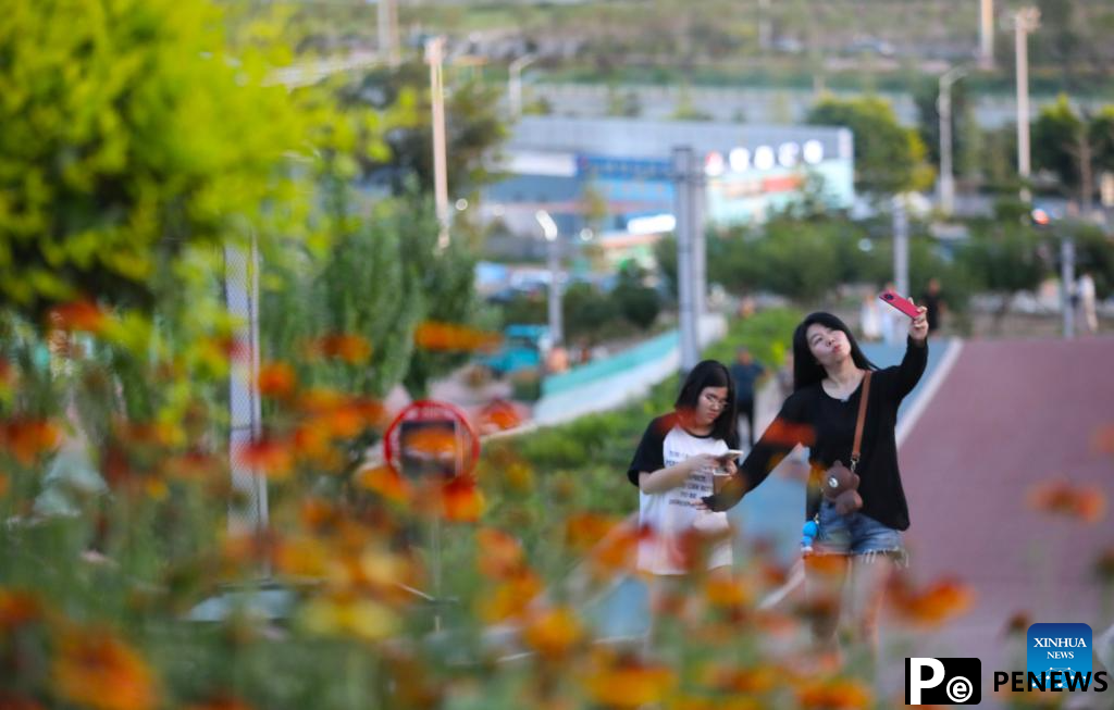 Quarry-transformed mountain park in Beipiao provides summer resort for visitors in Liaoning