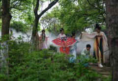 Chinese designs boost Hanfu sales in summer