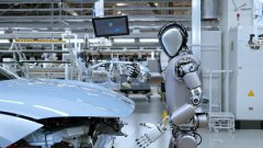 Chinese humanoid robots enter factory for on