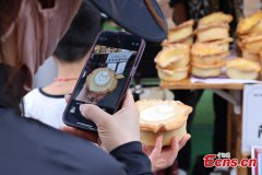 Creative combination 'Nang coffee' draws visitors in Xinjiang