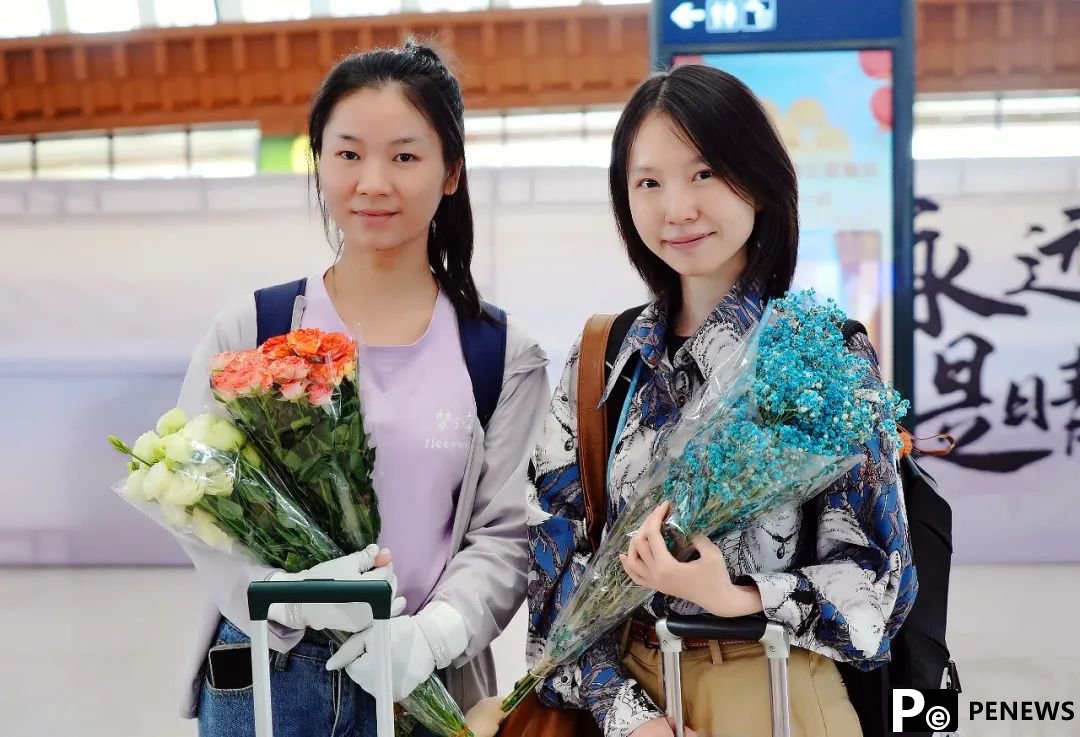 Meet Kunming South Railway Station in SW China’s Yunnan, where travelers can conveniently purchase fresh-cut flowers