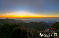 Stunning sunrise over sea of clouds in S China's Guilin
