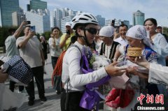 Chinese girl completes cross-country cycling journey from China to Kazakhstan