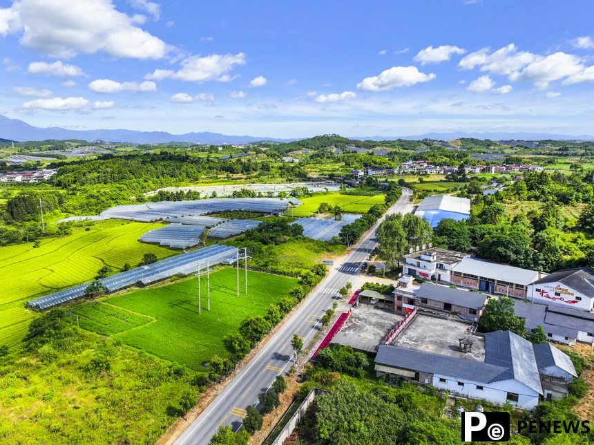 Thriving industry and beautiful countryside in E China