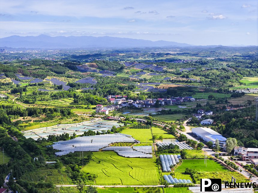Thriving industry and beautiful countryside in E China