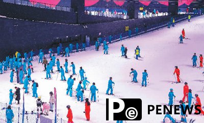 Indoor ice and snow tourism shines as a summer consumption highlight