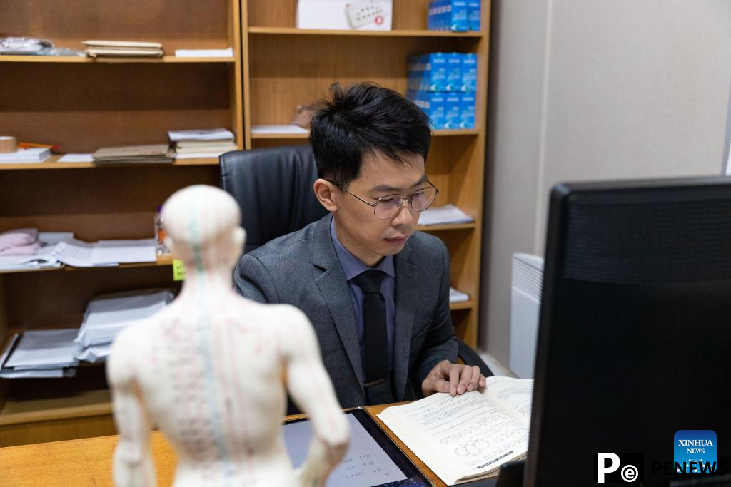 Acupuncture teacher promotes TCM in South Africa