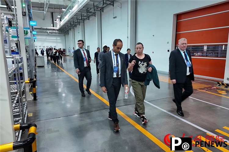 Foreign diplomats, representatives of int