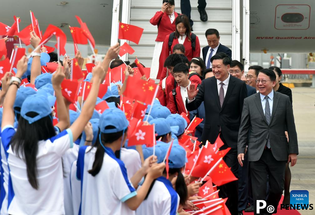 Chinese Olympic champions arrive in Hong Kong for 3