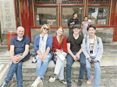 Local foreign language tour guides witness increasing popularity of 'China Travel' among foreign tourists