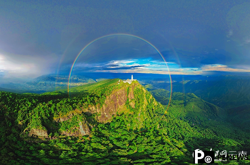 Double rainbow dazzles over Jizu Mountain in SW China