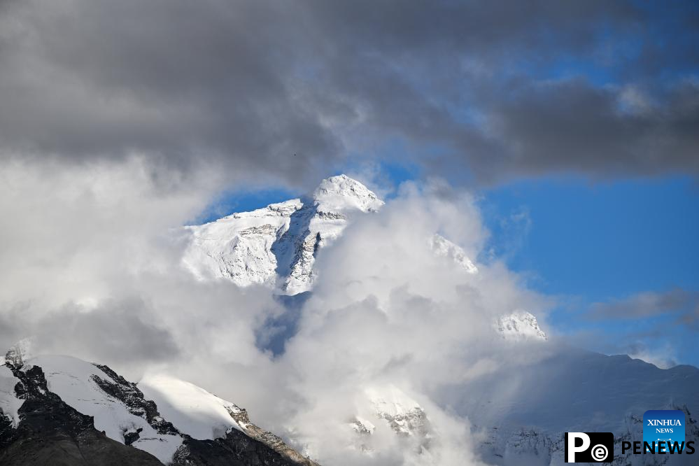 Scenery of Mount Qomolangma in Xizang