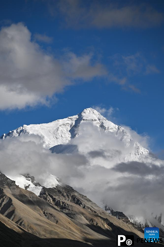 Scenery of Mount Qomolangma in Xizang