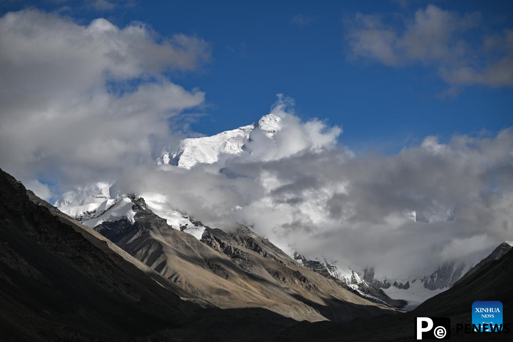 Scenery of Mount Qomolangma in Xizang