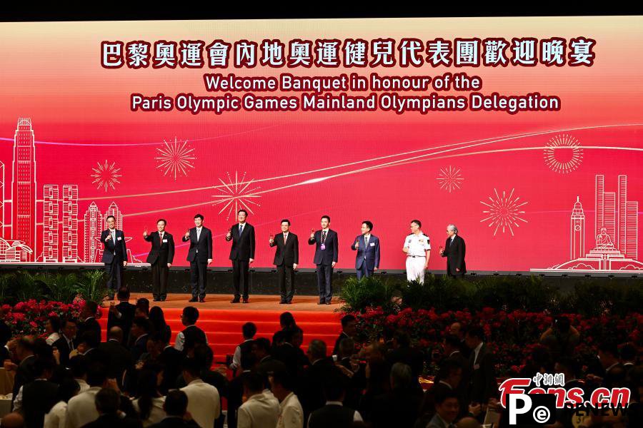 Chinese mainland Olympians visit Hong Kong