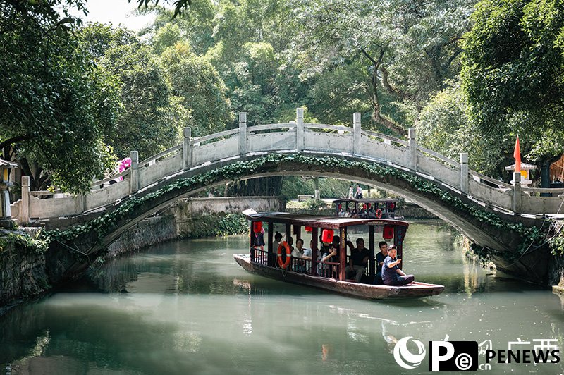 Ancient Chinese canal drives tourism boom in S China