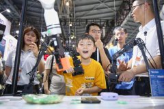 China strives to facilitate global sharing of benefits from AI development