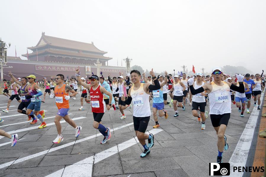 Marathon boom sweeps China as thousands hit the streets on ＂Super Marathon Weekend＂