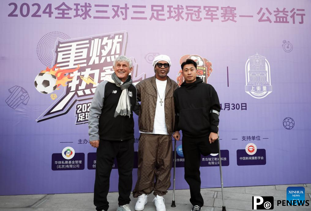 Football charity event held in Qingdao, E China