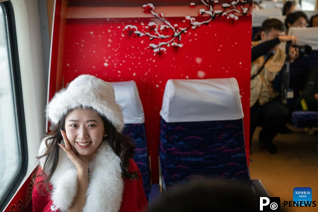 Train themed on ice and snow tourism starts operation in China