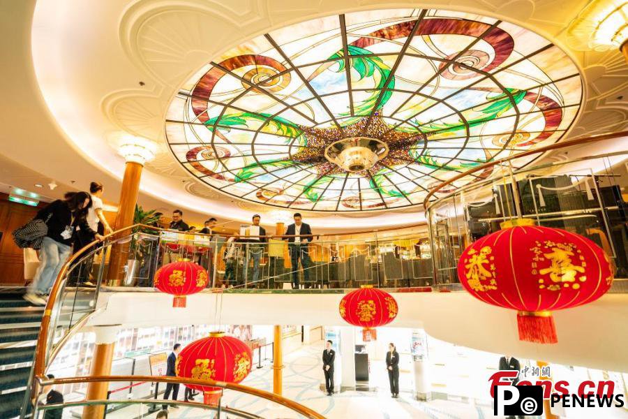 Luxury cruise liner sets sail from Hong Kong