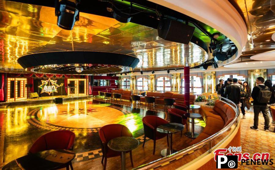 Luxury cruise liner sets sail from Hong Kong
