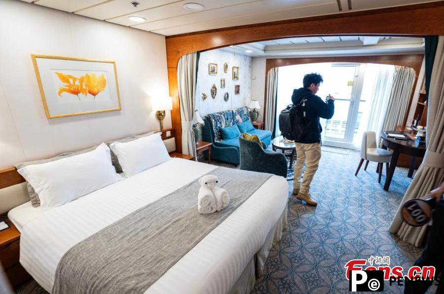 Luxury cruise liner sets sail from Hong Kong