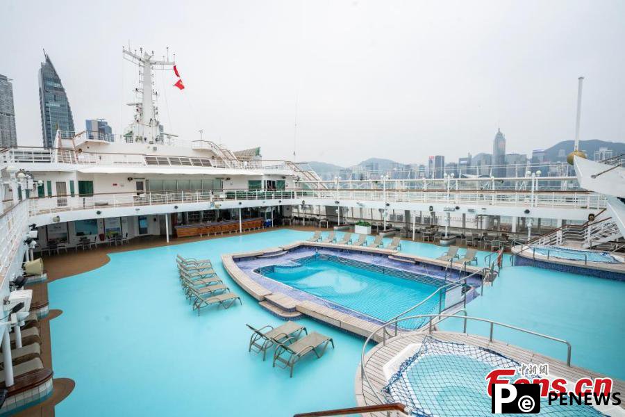 Luxury cruise liner sets sail from Hong Kong