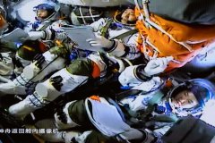 19 astronauts deliver New Year greetings from space