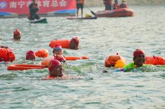 Winter swimming event held in S China's Guangxi