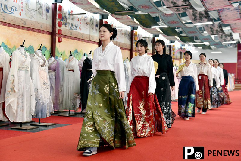 style clothing dominates Spring Festival with growing popularity