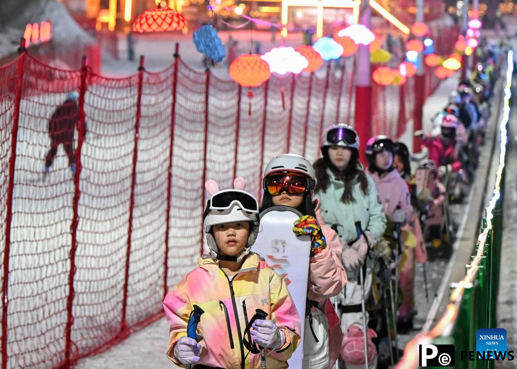 Winter tourism boosts ＂ice and snow economy＂ in China