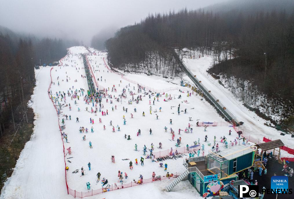 Winter tourism boosts ＂ice and snow economy＂ in China
